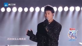 潘瑋柏跨年登陸開唱！一度疑中氣不足剩伴奏　網噓：不得不唱。浙江衛視YT