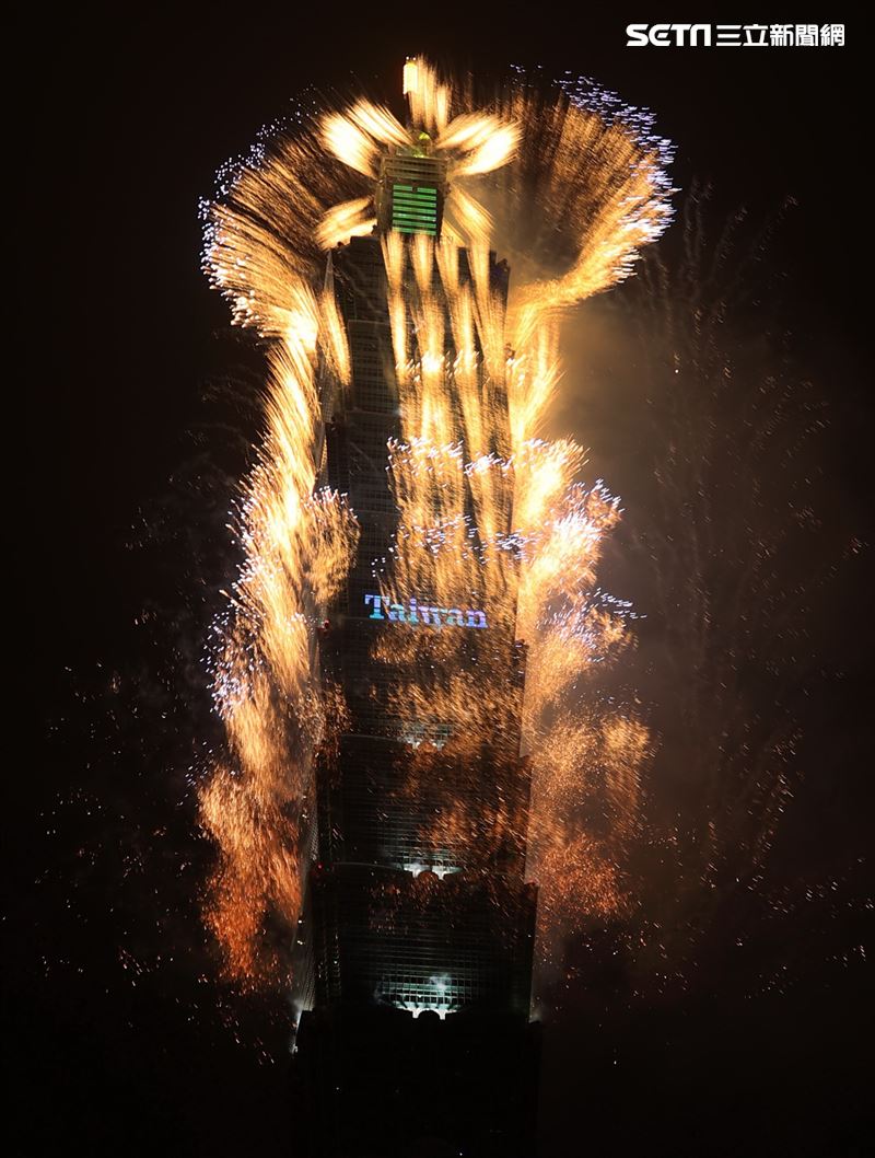 2024台北101跨年煙火。（圖/記者邱榮吉攝影）