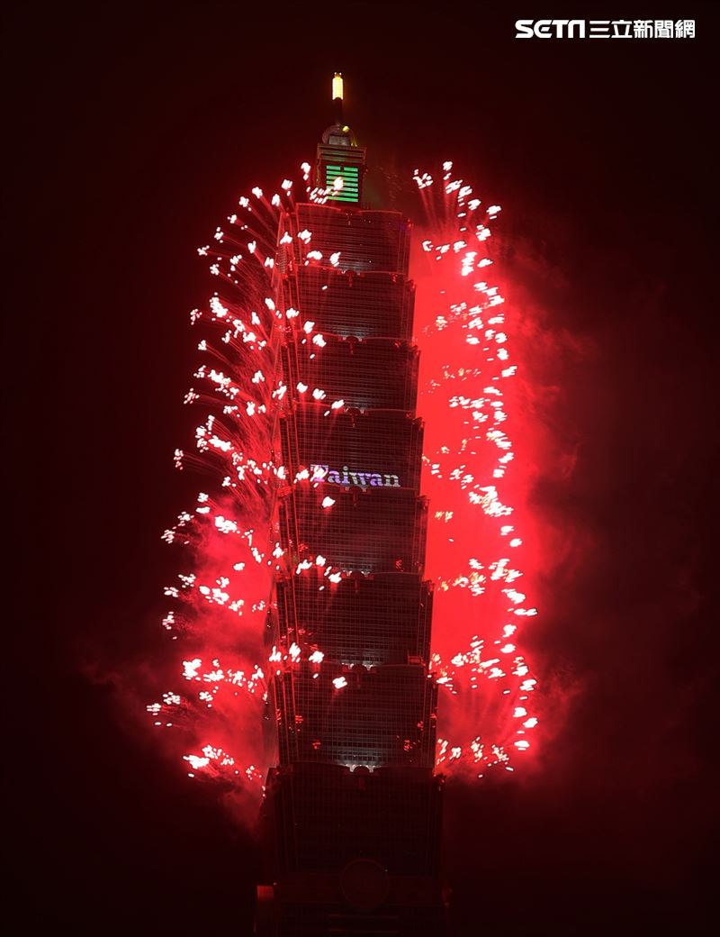 2024台北101跨年煙火。（圖/記者邱榮吉攝影）