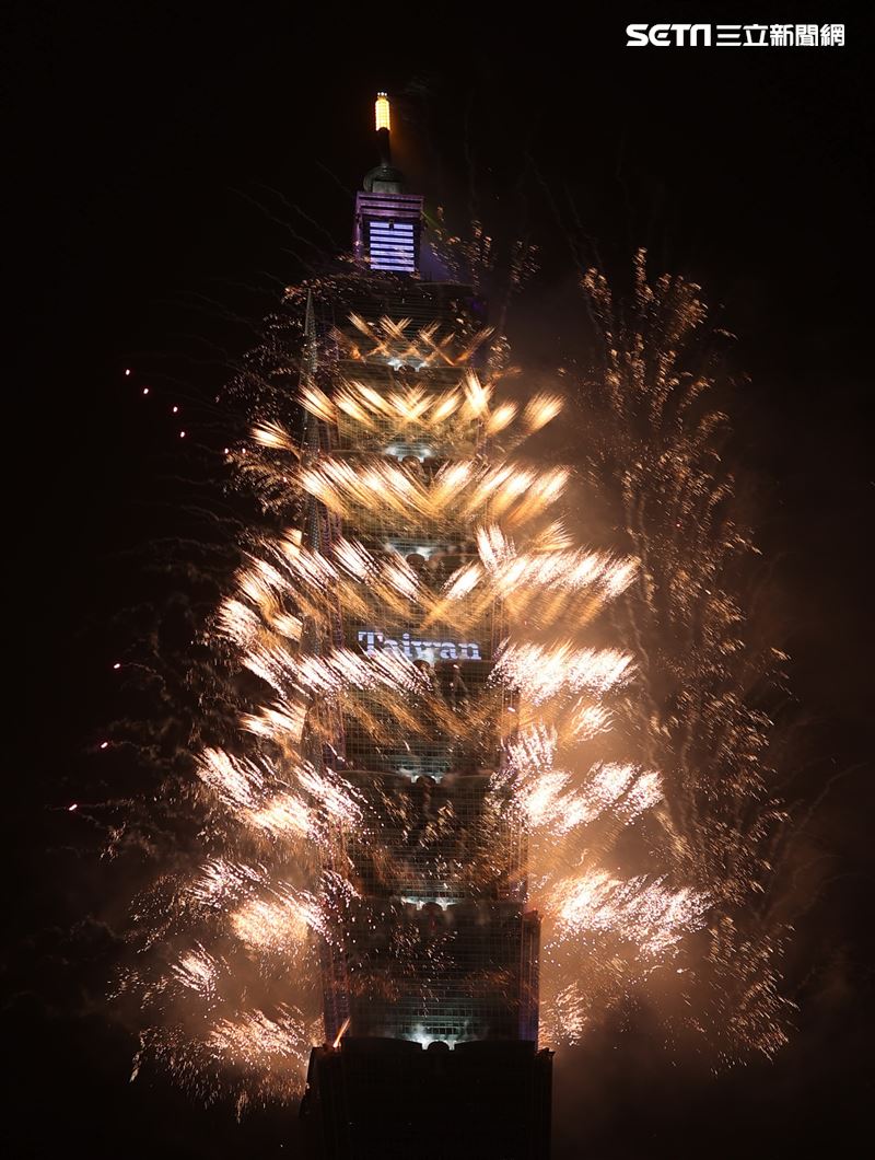 2024台北101跨年煙火。（圖/記者邱榮吉攝影）