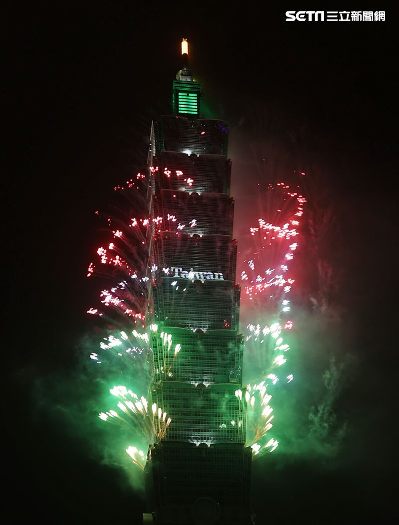 2024台北101跨年煙火。（圖/記者邱榮吉攝影）