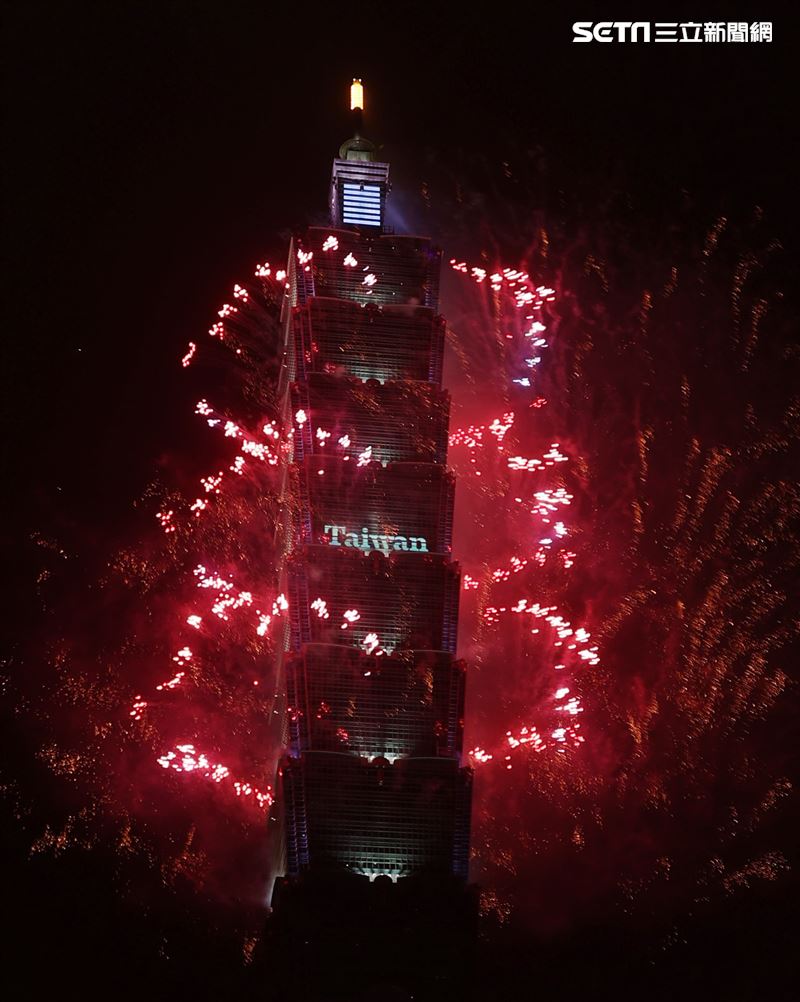 2024台北101跨年煙火。（圖/記者邱榮吉攝影）