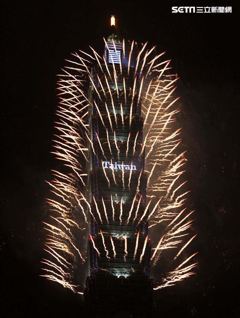2024台北101跨年煙火。（圖/記者邱榮吉攝影）