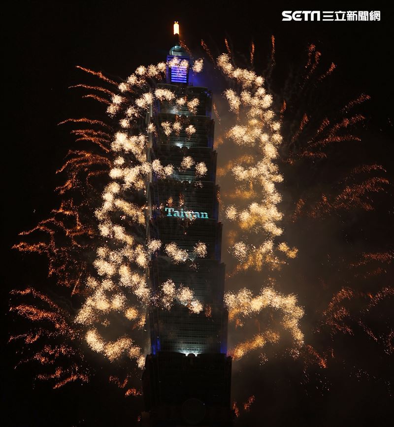 2024台北101跨年煙火。（圖/記者邱榮吉攝影）