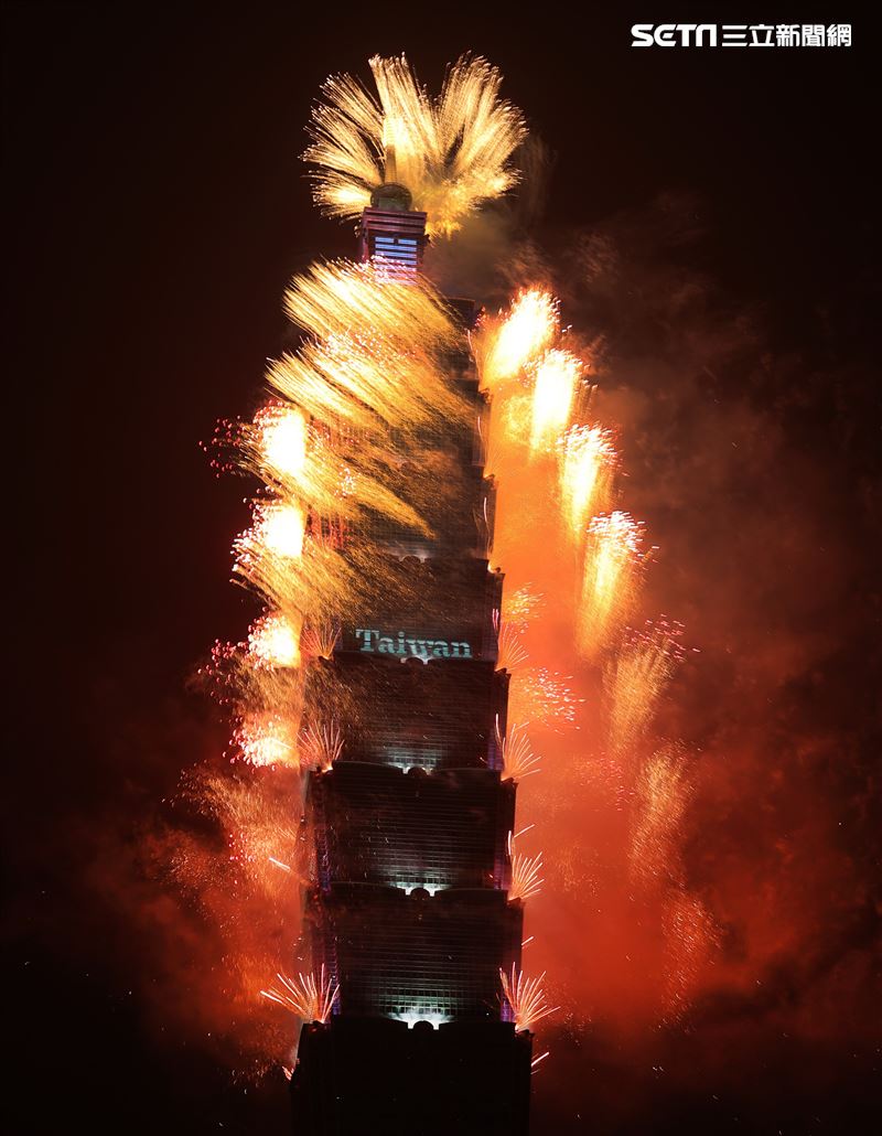 2024台北101跨年煙火。（圖/記者邱榮吉攝影）