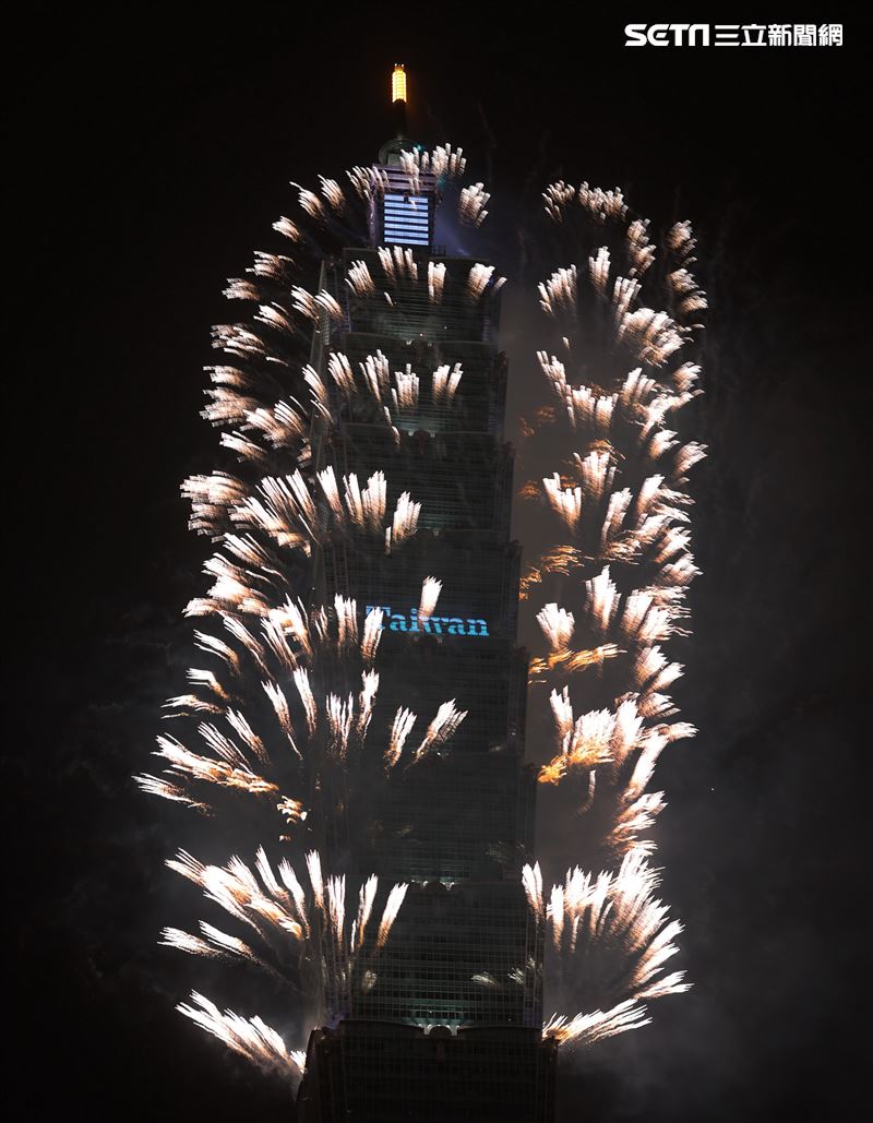 2024台北101跨年煙火。（圖/記者邱榮吉攝影）