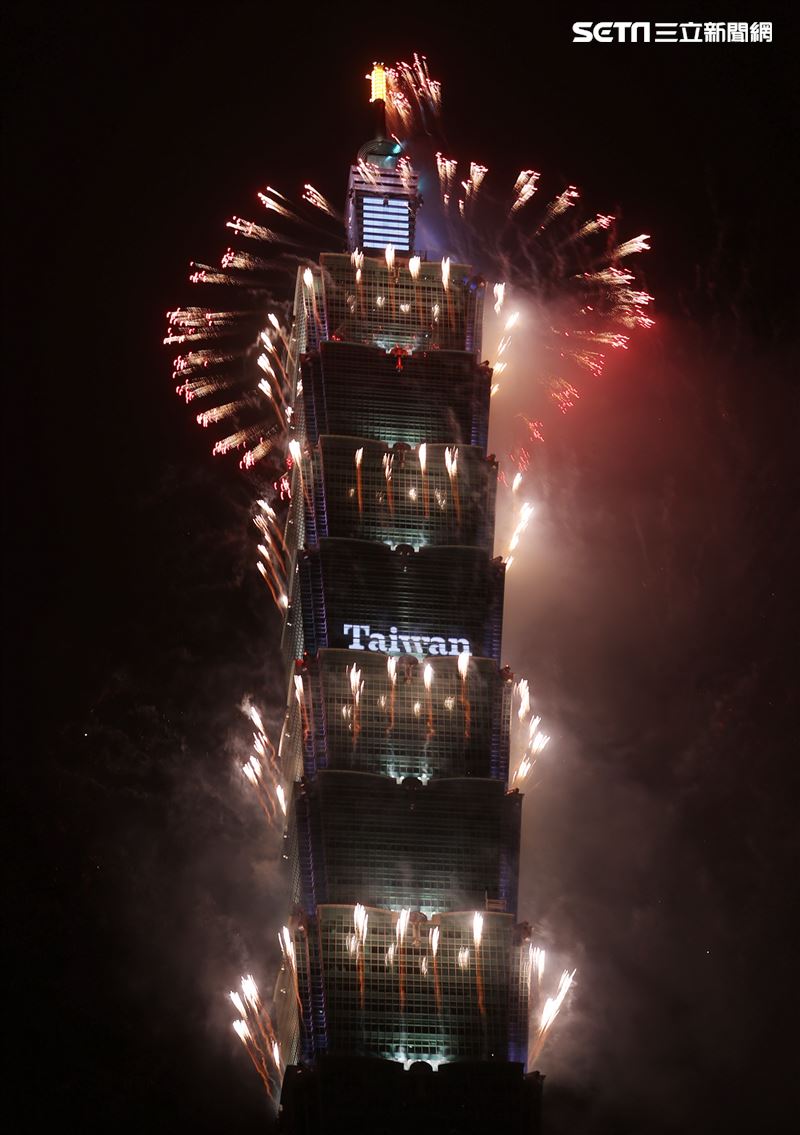 2024台北101跨年煙火。（圖/記者邱榮吉攝影）