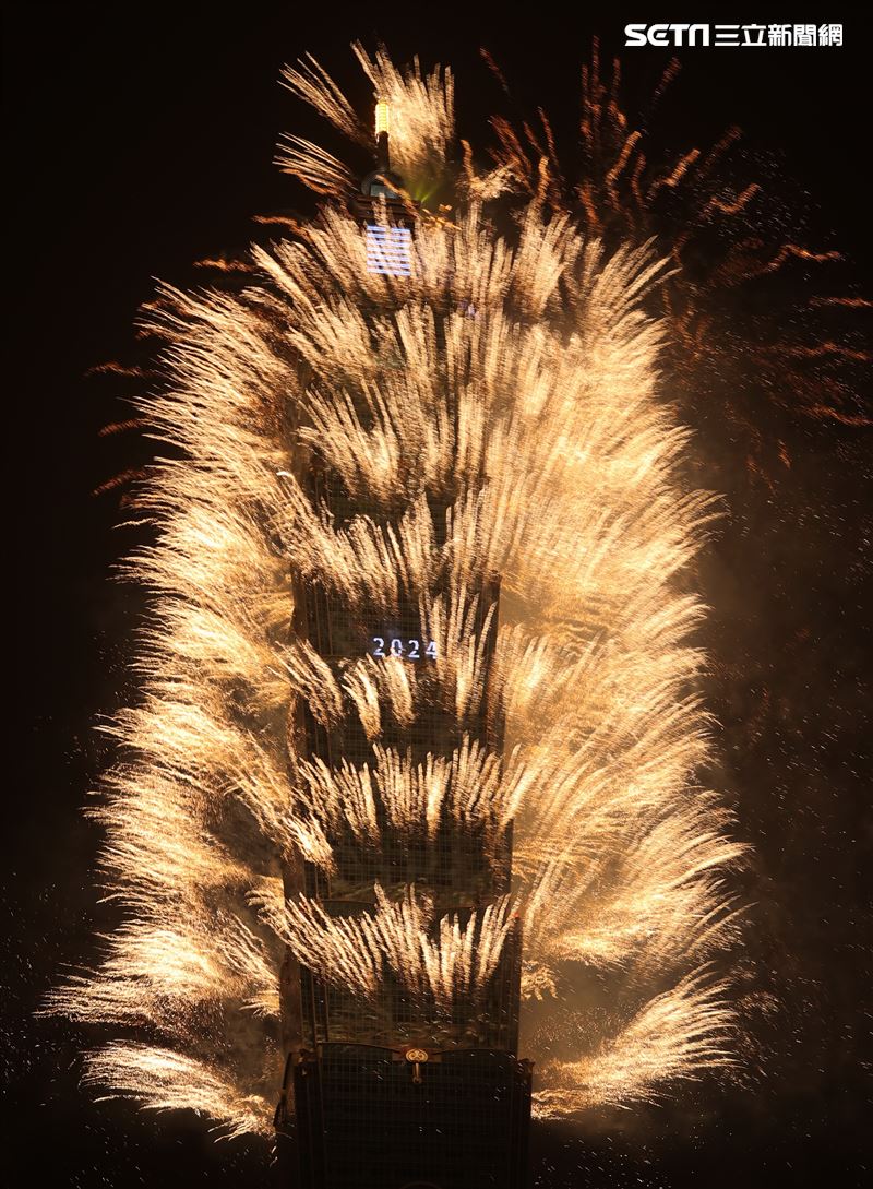 2024台北101跨年煙火。（圖/記者邱榮吉攝影）