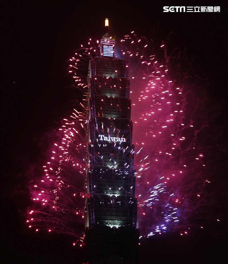 2024台北101跨年煙火。（圖/記者邱榮吉攝影）