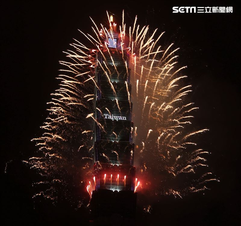 2024台北101跨年煙火。（圖/記者邱榮吉攝影）