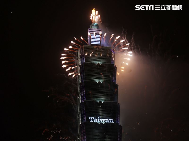 2024台北101跨年煙火。（圖/記者邱榮吉攝影）