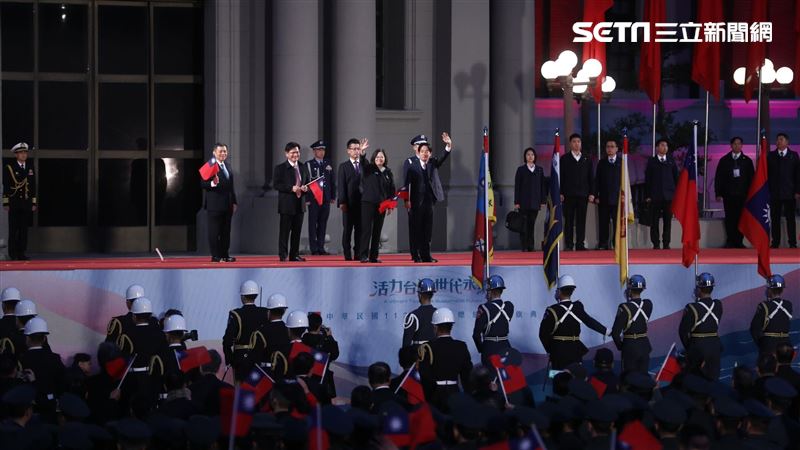 府前升旗典禮　蔡英文、賴清德出席唱國歌