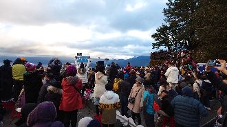 阿里山湧上萬遊客　迎接2024第一道曙光