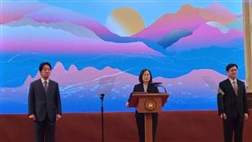 蔡英文總統今（1）日發表以「八年，世界不一樣，台灣也不一樣」的2024新年談話。（圖／記者盧素梅攝影)