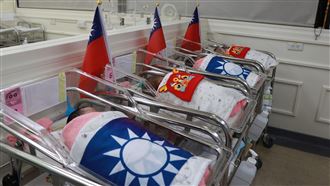 「終於當媽媽」47歲高齡產婦元旦一早哭了