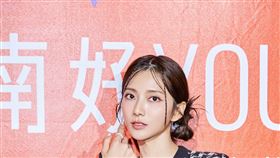 蔡黃汝性感突破天際，跨年性感露上圍開唱。（圖／晴空鳥提供）