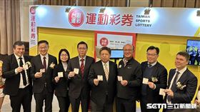 第3屆運動彩元旦上午10點正式開售，貴賓們在台灣運彩2024全新上市記者會宣布2024全新運彩上市。（圖／記者蔡厚瑄攝影）