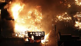 石川縣輪島市一處地區陷入火海。（圖／達志影像／美聯社）
