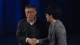 柯文哲必須讓賀瓏的人形立牌在民眾黨的KPTV出現，柯也一口答應。（圖／翻攝「STR Network」YouTube）