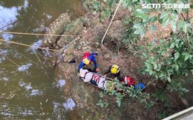 婦人墜溪亡,苗栗（圖／翻攝畫面）