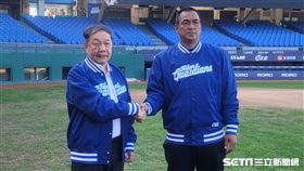 ▲富邦悍將領隊林華韋、總教練陳金鋒。（圖／記者劉彥池攝影）