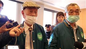 賴清德舅舅說老宅民進黨總統候選人賴清德萬里老家被質疑違建，賴清德舅舅童永（中）2日表示，說老宅違建「不公平」。中央社記者葉素萍攝  113年1月2日