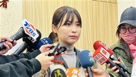 ▲疾管署防疫醫師林稜說明流感死亡個案。（圖／記者簡浩正攝影）