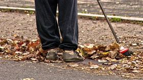 掃地(翻攝自 Pixabay)