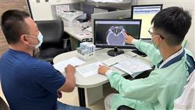 林家宏醫師提醒若有明顯甲狀腺亢進之症狀如心悸、冒汗、手抖、體重減輕，合併有眼凸或甚至複視的情形，建議盡速就醫確認是否有甲狀腺功能異常之問題。（圖／新竹臺大分院提供）