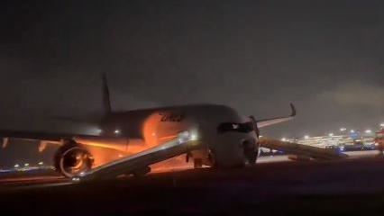 日航乘客滑梯逃生畫面曝光　她憶驚險瞬間