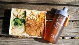 1月9日至1月14日出示排骨便當或發票，即可在《TEA TOP第一味》享受「仙楂108」現折10元優惠。（圖／品牌業者提供）