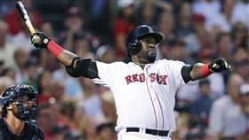 ▲「老爹」歐提茲（David Ortiz）參加寶寶性別趴，糗揮空。（圖／美聯社／達志影像）