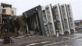 日本，令和6年能登半島地震，房屋震垮(圖／美聯社／達志影像）