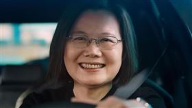 許多網友看完由蔡英文、賴清德、蕭美琴三人合拍的競選廣告《在路上》後都相當感動。（圖／翻攝自賴清德YouTube頻道）