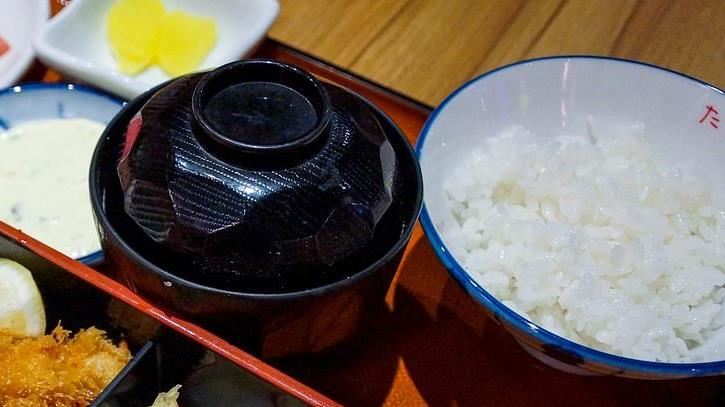 日餐廳湯蓋這樣放＝沒教養　背後原因曝光