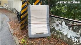 彰化139線,死亡彎道,7.2K,床墊。(圖/民眾提供)