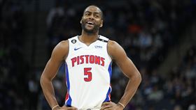 ▲活塞巴克斯（Alec Burks）第四節結束前1.1秒投進追平三分。（圖／美聯社／達志影像）