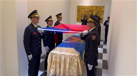 游尚樺,告別式,覆旗,游父（圖／記者羅欣怡攝影）