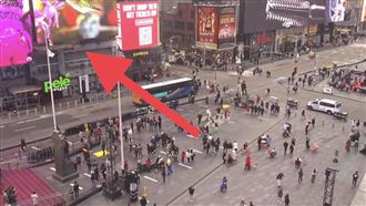 乾兄妹登時代廣場　網1建議：丟臉到國外