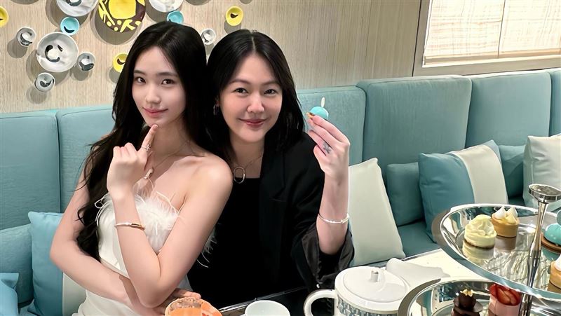 小S秀美腿同框二女兒　曝破千萬身家超狂