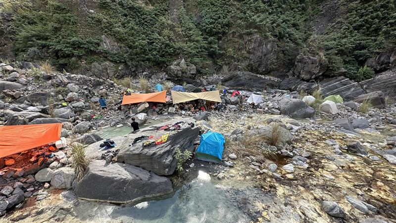 水污染？高雄秘境泡野溪溫泉　30人拉又吐