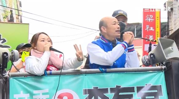 2024年選舉期間，韓國瑜也曾撥空替李有宜掃街。（圖／資料照）