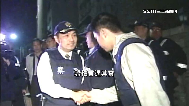 獨／侯友宜稱不穿防彈衣　謝長廷PO照還原