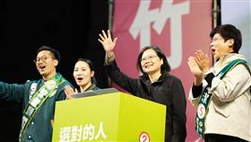 蔡英文總統今（4）日晚間出席民進黨在新竹舉辦大型造勢晚會。（圖／民進黨提供)