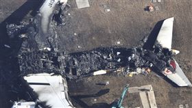 日本航空JAL516航班，海保廳定翼機，相撞，羽田機場，殘骸。（圖／美聯社／達志影像）