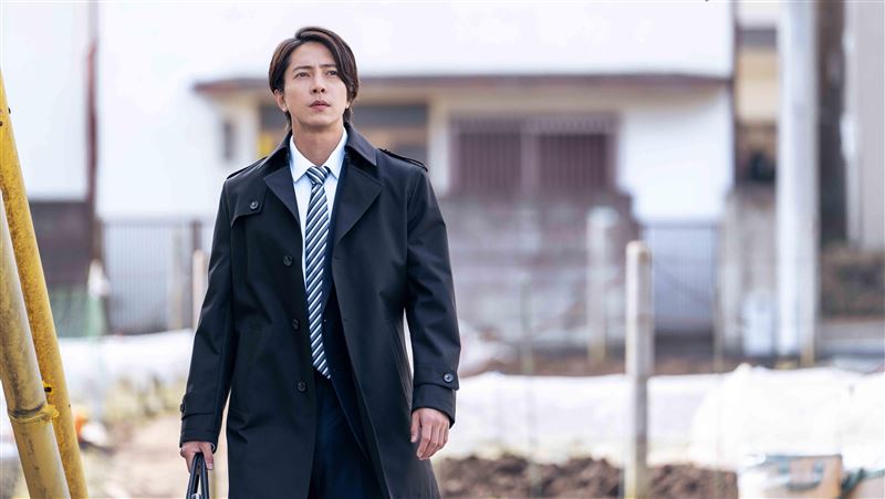 山下智久抖M屬性被開啟！帥臉遭狂風襲擊