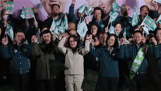 蕭美琴當伴唱天使！小英笑被余天威脅唱歌