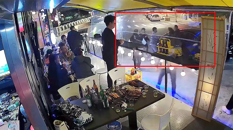 嫌消夜帳單太貴 醉男K老闆還想開車撞店家