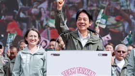 民進黨主席暨總統侯選人賴清德26日上午出席「花蓮競選總部成立大會」，首次與副總統候選人蕭美琴同台造勢。（圖／民進黨提供）