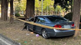 車禍,中華路圓環,自撞路樹,頭部創傷